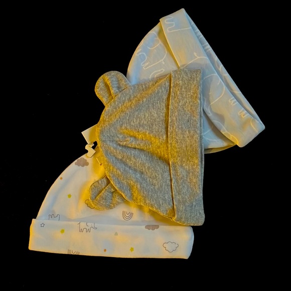 Carters Newborn baby hats - Picture 2 of 2